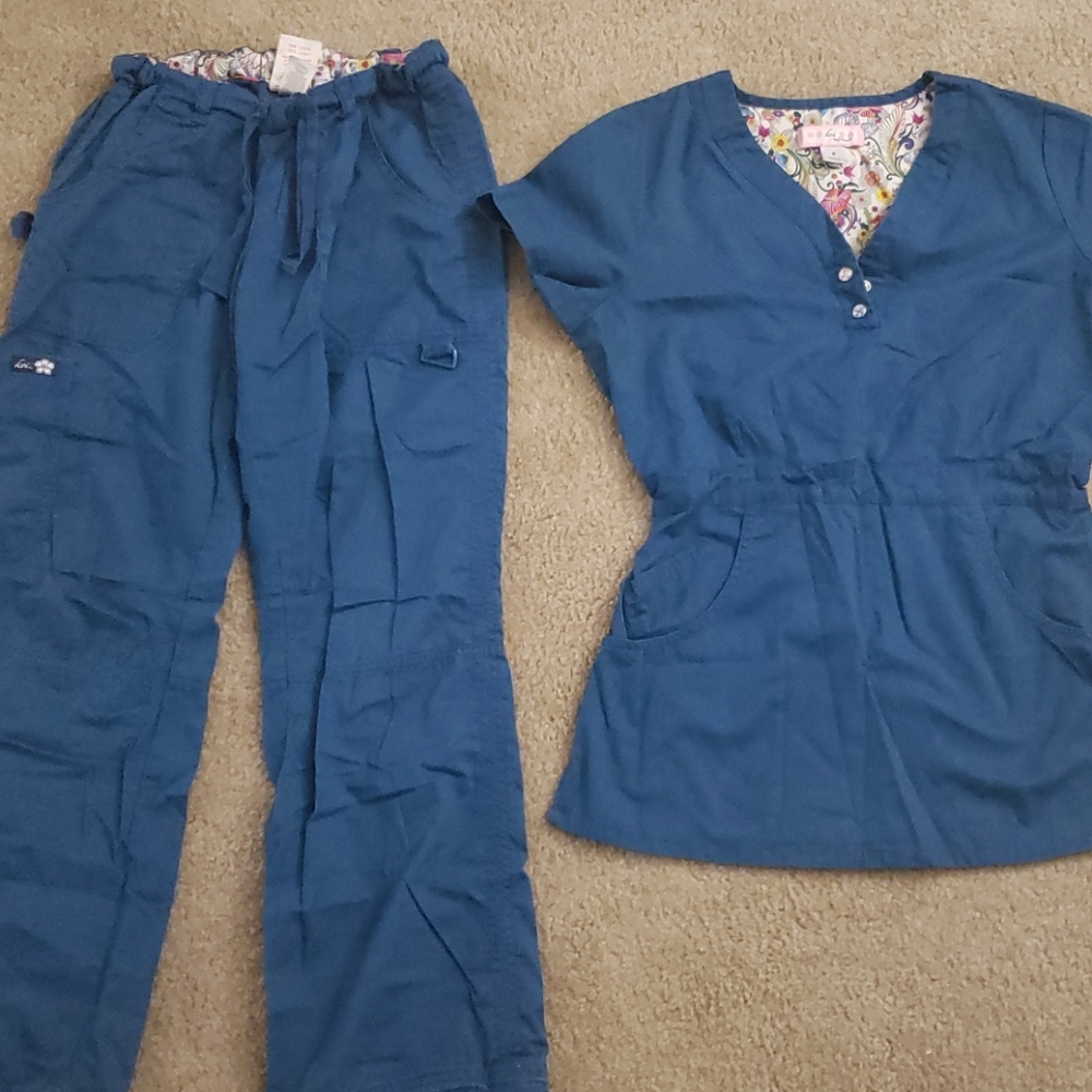 Koi Scrub set